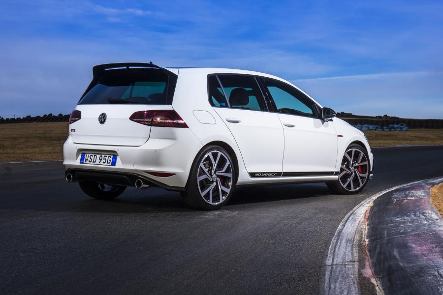  Volkswagen Golf GTi 40 Years Edition 2016 года  (фото 17 из 21)